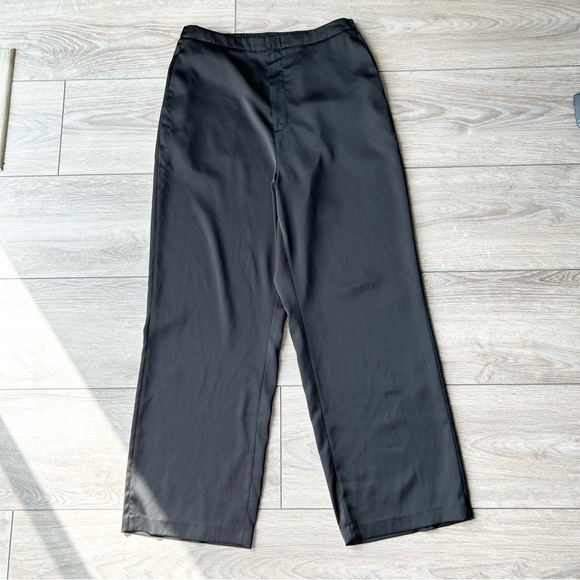 Uniqlo Satin Relaxed Straight Pants in Black - Picture 2 of 13